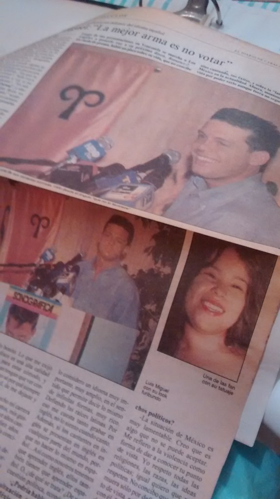 Presidenta del Club de fans de Luis Miguel en Venezuela Peggy Conlin junto a Luis Miguel en rueda de prensa